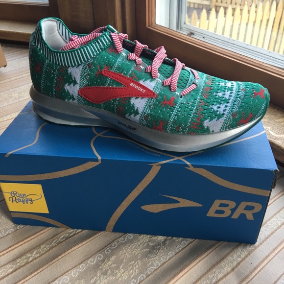 brooks levitate 2 holiday